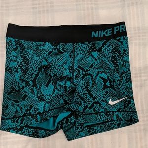 EUC Nike pro teal snake size M